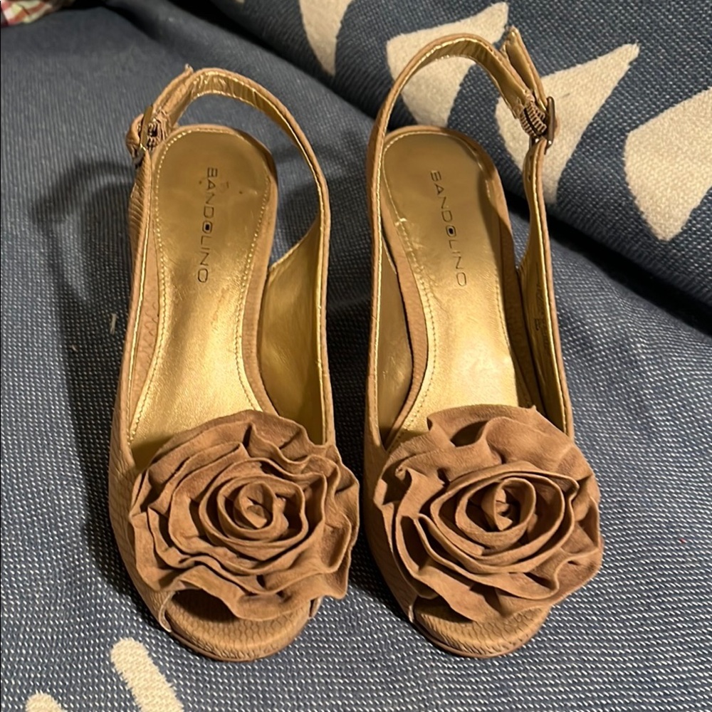 Bandolino Women's Tan Peep-Toe Heels size 6